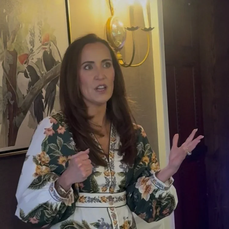 Kate presenting at a color analysis event
